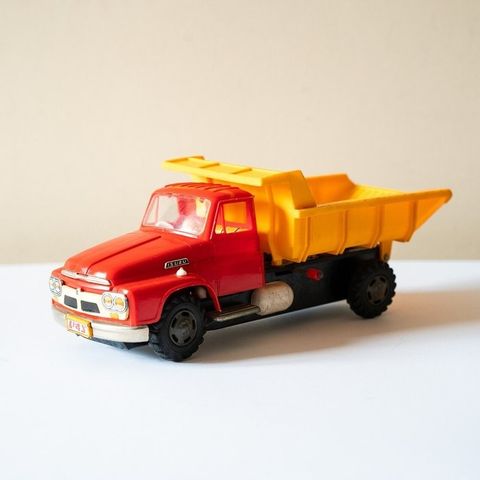 Toy Nomura - Leketøy - Japanese Tinplate & Plastic Friction Driven Isuzu Truck, 