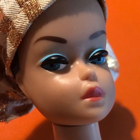 Mattel  - Barbie dukke Fashion Queen 1962 Blue Headband with Wigs - 1960-1970