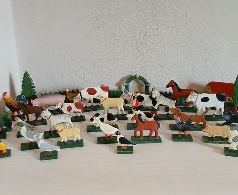 Figur - Folk Art - Collection Of Painted Wooden Figures Including Various Animal