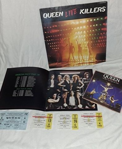 Queen - Med; 4x konsertbilletter 1980/84, turnébok fra 1979, 2x vinyl - 1979