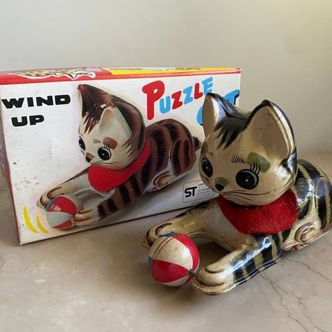 Nakayama  - Tinnleke Novelty Tinplate & Wind Up Puzzle Cat Chasing Ball Toy, Box