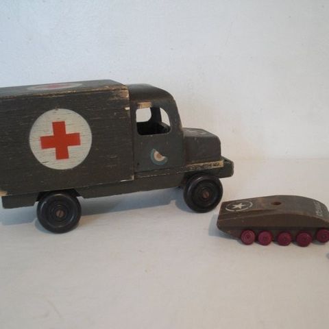 Brand Unknown - Modell av militært kjøretøy - Military Ambulance L. 32cm x B. 12