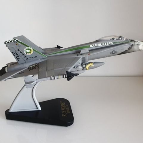 My?liwiec F-18, Hornet, "Dambusters , Toy Zone (Air Power), kapitan Phillis Rive