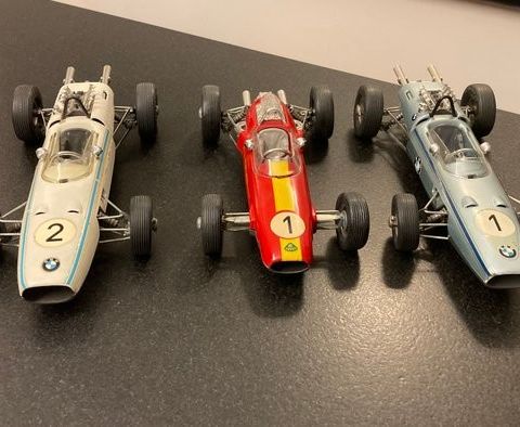 Schuco - Modellbil  (3) - - Schuco Tinplate & Plastic Formula Racing Cars, Compr