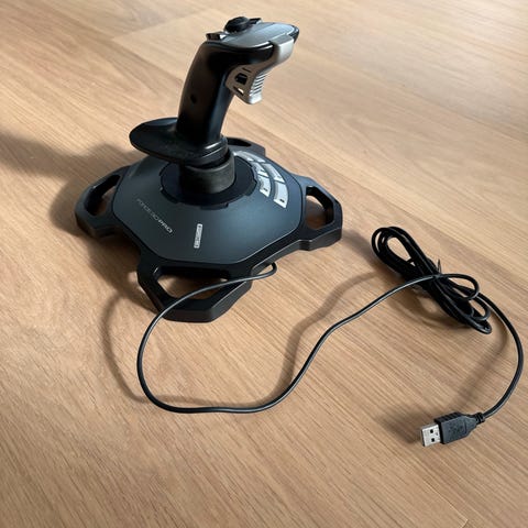 Thrustmaster Flight Stick USB | FINN-torget