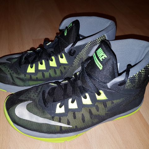 Babolat Tennissko barn str 3435 | FINN.no Babolat Tennissko barn str 3435 | FINN.no