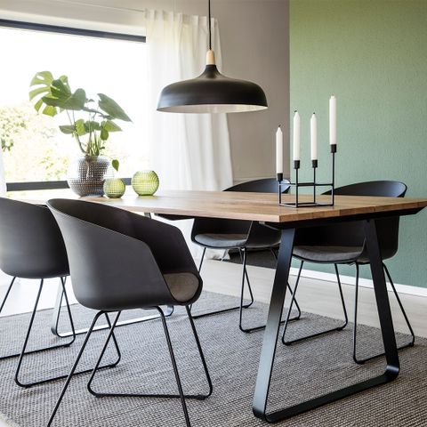 Ran spisebord med 4 stoler | FINN.no Ran spisebord med 4 stoler | FINN.no