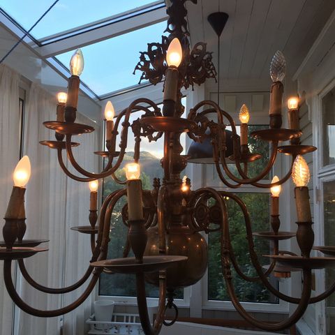 Høvik Tradisjon taklampe og to vegglamper i messing | FINN.no Tradisjon taklampe messing