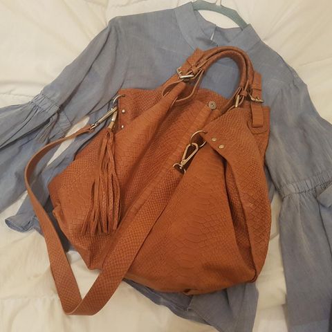 Weekendbag fra Hope | FINN.no Vakker shopping bag i ekte skinn, helt ny! | FINN.no