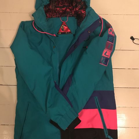 Roxy snowboard Skiklær jente 12 år jakke og bukse | FINN.no Roxy snowboard Skiklær jente 12 år jakke og bukse | FINN.no