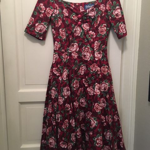 17mai kjole Klassisk, vintage kjole 70 tallet RETRO | FINN.no 17mai kjole Klassisk, vintage kjole 70 tallet RETRO | FINN.no