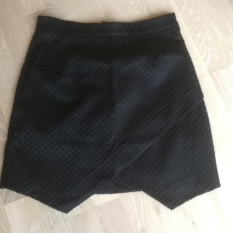 Bukse i cordfløyel fra Jacob Cohen, str 30 måler 82 cm i Bukse i cordfløyel fra Jacob Cohen, str 30 måler 82 cm i