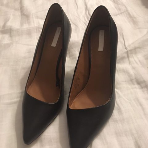 Pene sko fra Clarks, str. 35,5 | FINN.no Klassiske høyhælte sko fra Clarks, str. 35,5 | FINN.no