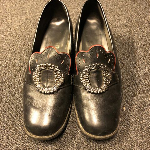 200kr Bunadsko str 36 37 | FINN.no 200kr Bunadsko str 36 37 | FINN.no