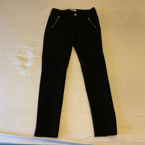 Arniesays louisa velvet pleat bukse til salgs, Str. M | FINN.no Arniesays louisa velvet pleat bukse til salgs, Str. M | FINN.no