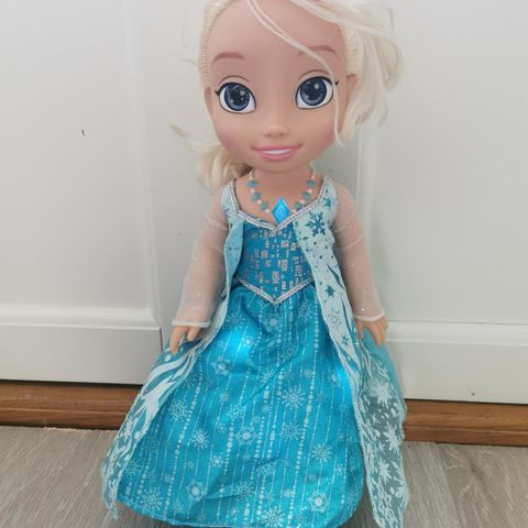 Frost dukke Elsa, puslespill, frozen | FINN.no Frost dukke Elsa, puslespill, frozen | FINN.no