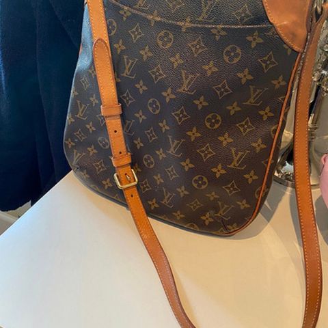 Nesten ny louisvuitton veske type artsy modell. | FINN.no Nesten ny louisvuitton veske type artsy modell. | FINN.no