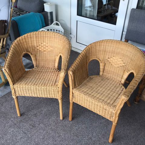 2 kurvstoler selges samlet | FINN.no 2 kurvstoler | FINN.no