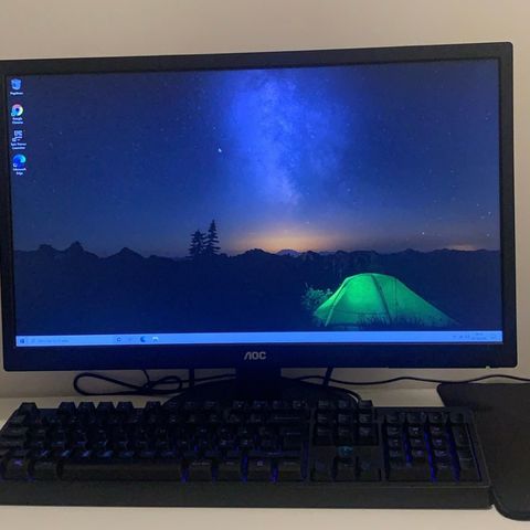 BILLIG micro pc + 24 skjerm + mus + tastatur win10 8gb BILLIG micro pc + 24 skjerm + mus + tastatur win10 8gb