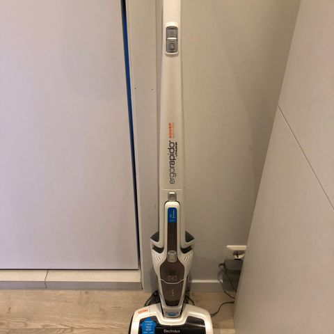 Bosch Readyy'y 16,8 volts trådløs støvsuger 2 in 1 | FINN.no Bosch Readyy'y 16,8 volts trådløs støvsuger 2 in 1 | FINN.no