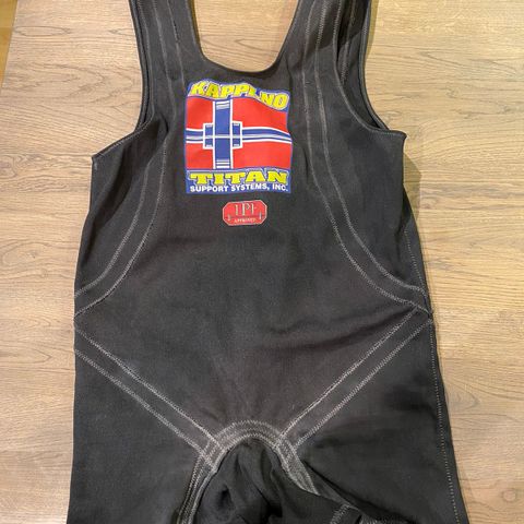 Fury Titan benkpress skjorte | FINN.no Titan Fury benkpress skjorte | FINN.no