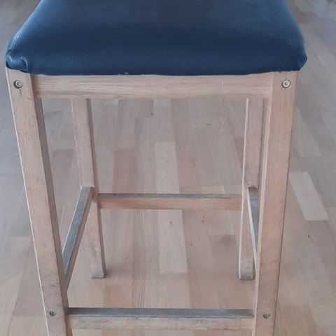 1 Henriksendal bar stoler mtrekk | FINN.no 1 Henriksendal bar stoler mtrekk | FINN.no