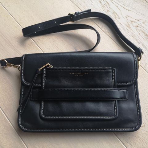 Cala Jade Kiya L skinnveske, ny | FINN.no Cala Jade Kiya L skinnveske, ny | FINN.no