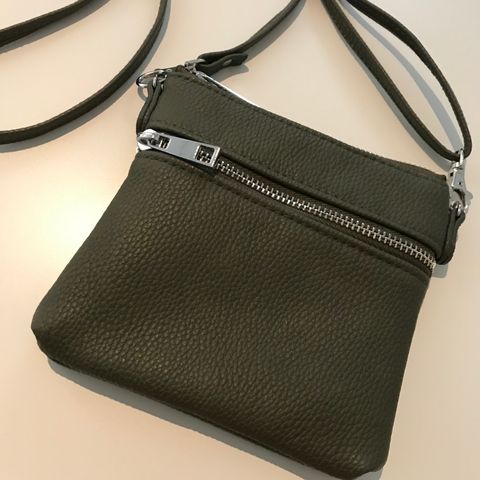 Louis Feraud, Paris cross body skin veske fra 80 tallet Ubrukt 80 talls veske | FINN.no