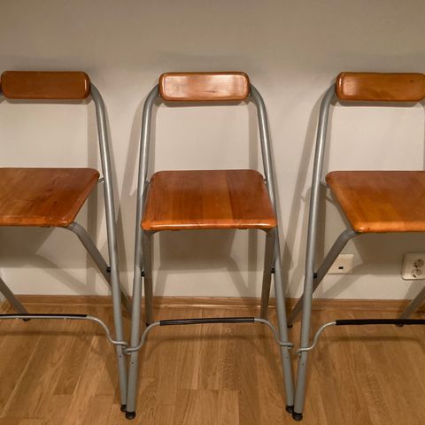 2 fine IKEA bar stoler kr.100 stk og en lenestol 200 m beige 2 fine IKEA bar stoler kr.100 stk og en lenestol 200 m beige