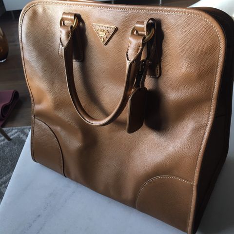 Velbrukt skatt av en veske fra Versace | FINN.no Velbrukt skatt av en veske fra Versace | FINN.no