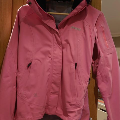Bergans Grønn Dame Vind Fjell Jakke XS32 | FINN.no Bergans Grønn Dame Vind Fjell Jakke XS32 | FINN.no