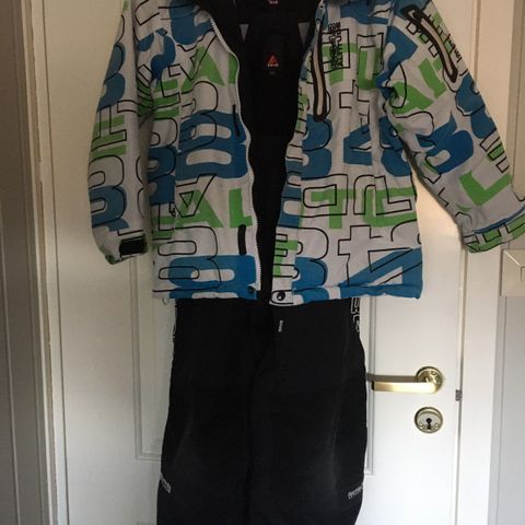Tøff slalom skidress ( jakke og bukse ) til gutt. | FINN.no Tøff slalom skidress ( jakke og bukse ) til gutt. | FINN.no