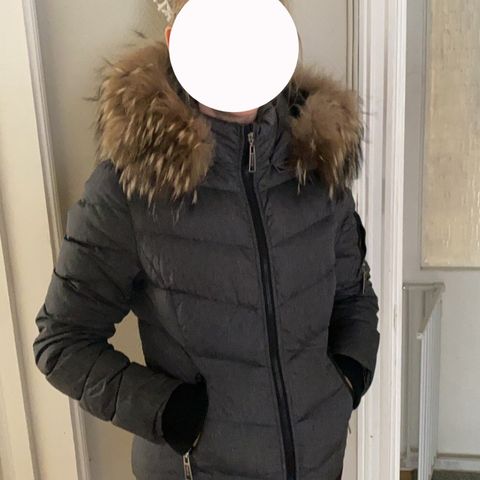 Lang dunjakke fra Haust V collection | FINN.no V collection jakke | FINN.no