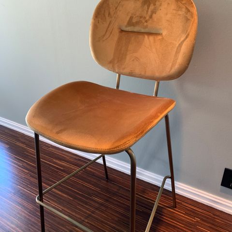 2 fine IKEA bar stoler kr.100 stk og en lenestol 200 m beige 2 fine IKEA bar stoler kr.100 stk og en lenestol 200 m beige