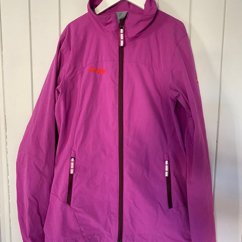 Bergans jakke | FINN.no bergans softgeljakke str 152 | FINN.no