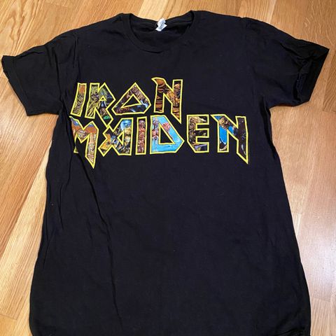 Kul t skjorte fra UNIF, str xs s | FINN.no Kul t skjorte fra UNIF, str xs s | FINN.no