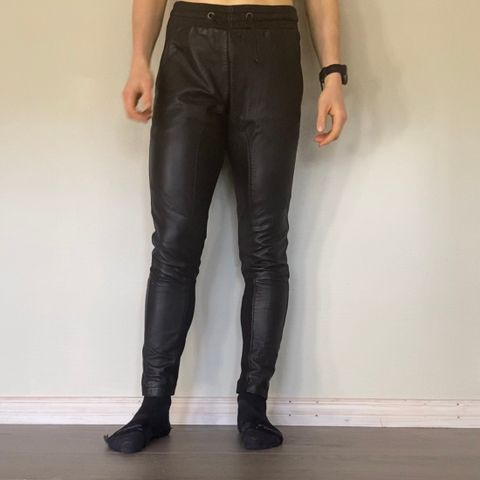 Sort skinnbukse, Style Butler , str 36 | FINN.no Sort skinnbukse, Style Butler , str 36 | FINN.no