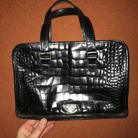 Velbrukt skatt av en veske fra Versace | FINN.no Velbrukt skatt av en veske fra Versace | FINN.no