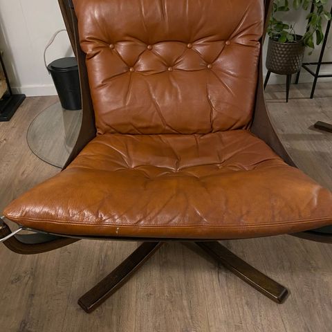 FREDRIK KAYSER. Vatne Lenestolfabrikk, ett par, Modell 570 FREDRIK KAYSER. Vatne Lenestolfabrikk, ett par, Modell 570