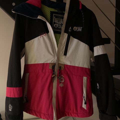 Volcom all slag vær jakke til jenterdame. Str. S, kr. 499kr Volcom all slag vær jakke til jenterdame. Str. S, kr. 499kr