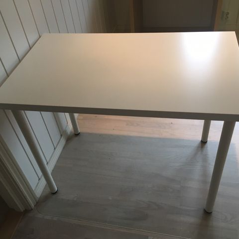 Lite bord fra Søstrene Grene | FINN.no Lite bord fra Søstrene Grene | FINN.no