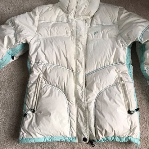 Volcom all slag vær jakke til jenterdame. Str. S, kr. 499kr Volcom all slag vær jakke til jenterdame. Str. S, kr. 499kr