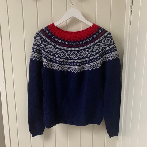 Hjemmestrikket genser (ala les Tricots d'O) onesize | FINN.no Hjemmestrikket genser (ala les Tricots d'O) onesize | FINN.no