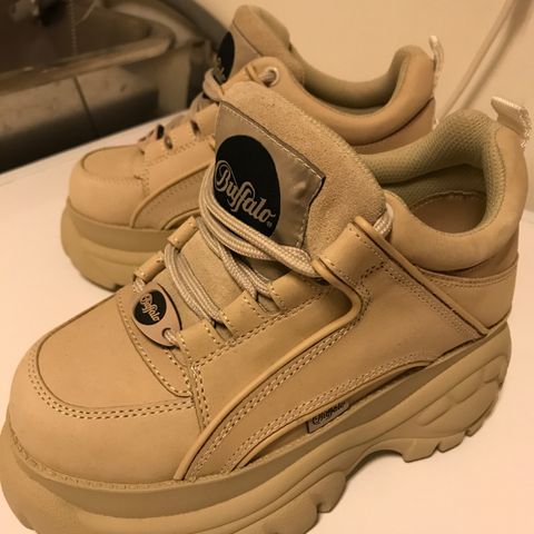 36.5 38 Sko til salg(Adidas, converse, skono, håndlaget 36.5 38 Sko til salg(Adidas, converse, skono, håndlaget