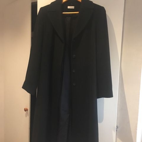 God og varm ullkåpe merke Kello str 42 | FINN.no God og varm ullkåpe merke Kello str 42 | FINN.no