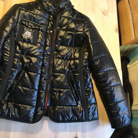 Moncler Tati jakke med belte | FINN.no Moncler Tati jakke med belte | FINN.no