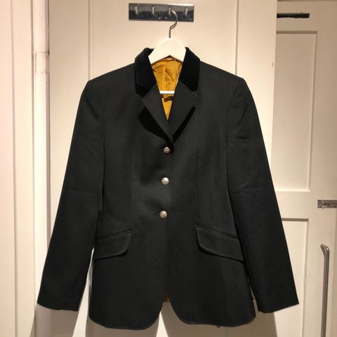 Cavalleria Toscana jakke vurderer byttes | FINN.no Cavalleria Toscana jakke vurderer byttes | FINN.no