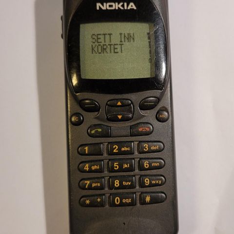 Mobil Sony Ericsson Xperia med lader, ørepropper og Mobil Sony Ericsson Xperia med lader, ørepropper og