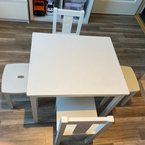 Ikea Gulliver barnemøbler bord og 4 stoler | FINN.no Ikea Gulliver barnemøbler bord og 4 stoler | FINN.no