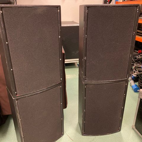 2 trådløse mikrofoner, 2 høyttalere 2x400W, USB spillere 2 trådløse mikrofoner, 2 høyttalere 2x400W, USB spillere